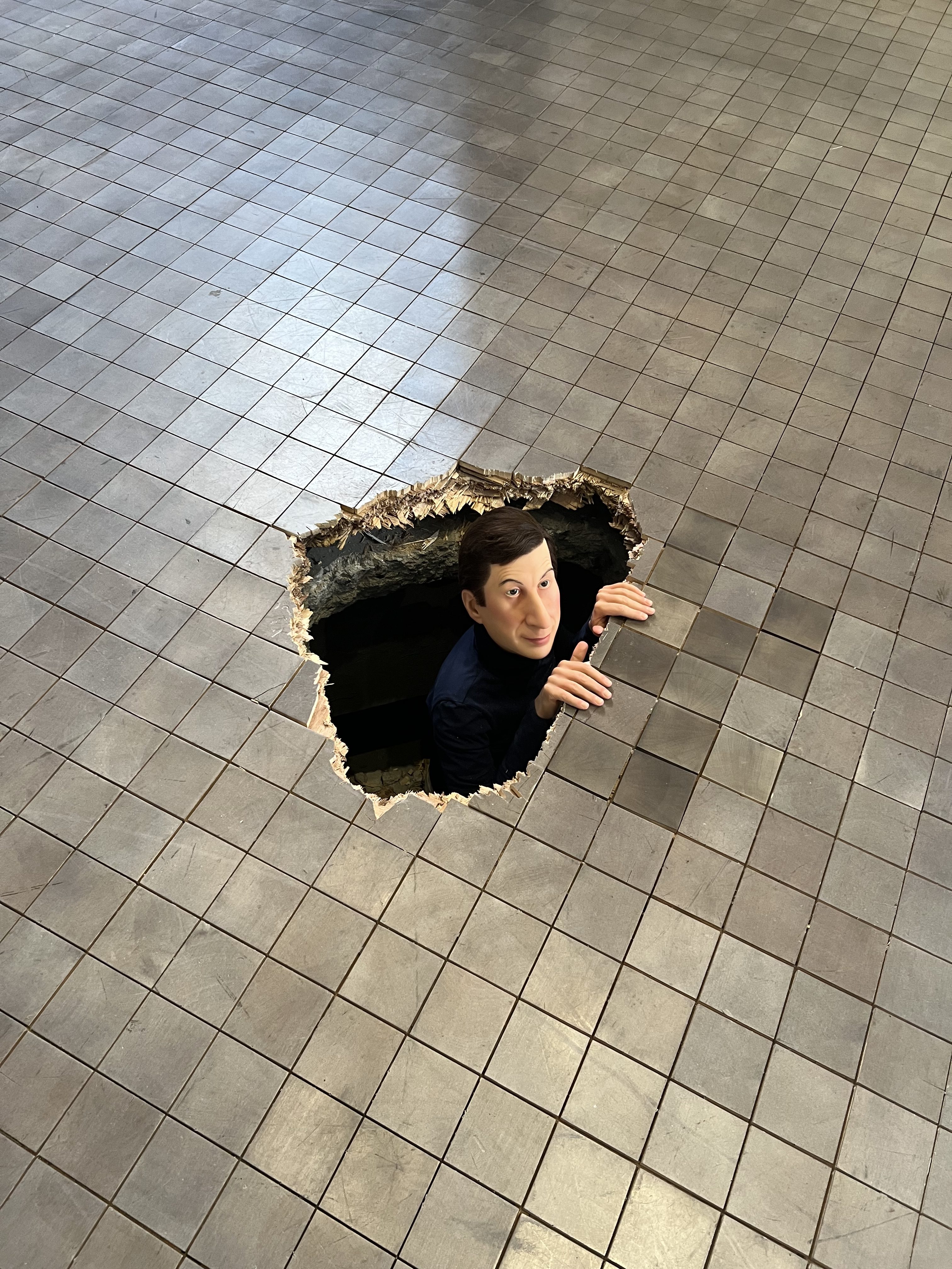 예약하고 가세요. 리움 마우리치오 카텔란 전시와 조선의 백자 군자지향